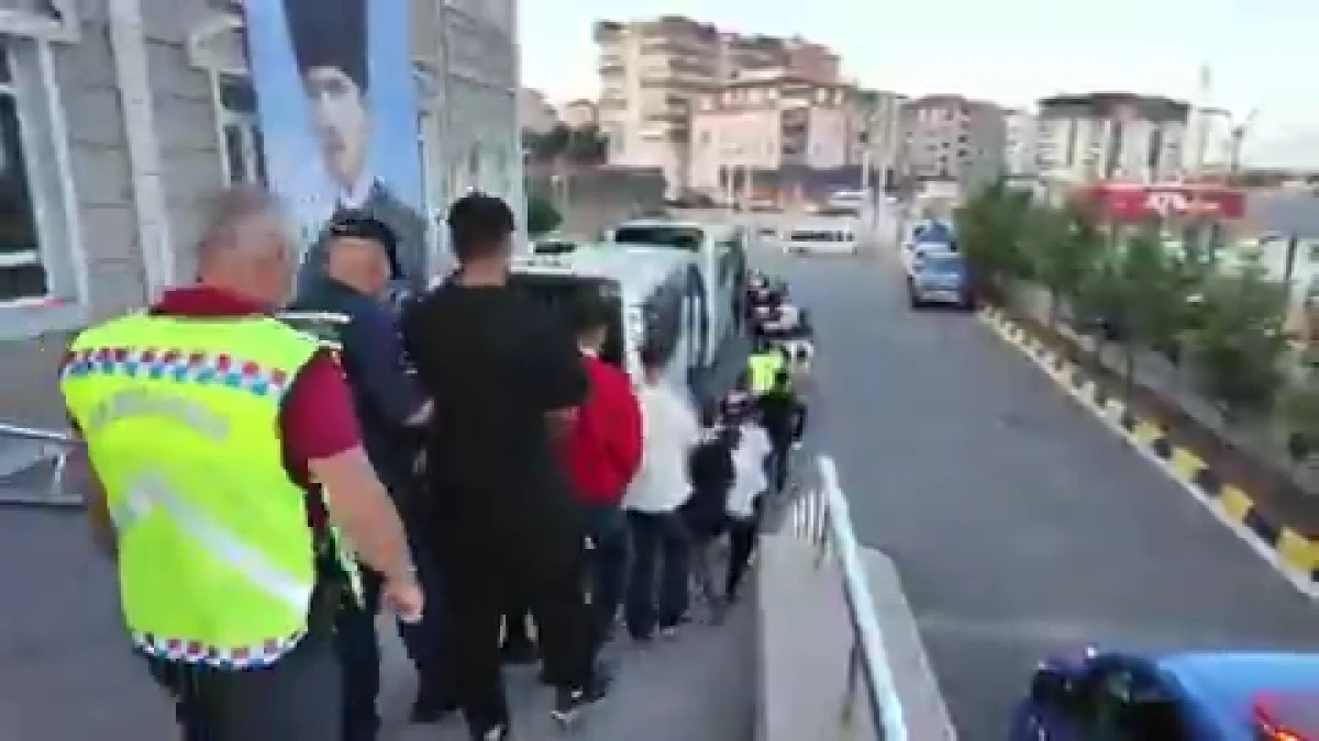 12 ilde organize su&ccedil; &ouml;rg&uuml;tlerine operasyon: 74 ş&uuml;pheli tutuklandı