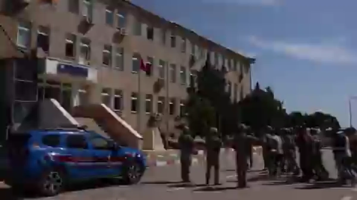 33 ilde FET&Ouml;&rsquo;ye y&ouml;nelik jandarmamız tarafından d&uuml;zenlenen operasyonlarda 69 ş&uuml;pheli yakalandı