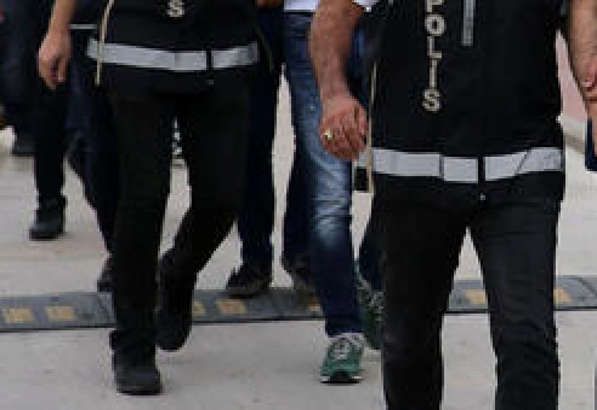 4 milyonluk vurgun yaptılar, ger&ccedil;ek polislere yakalandılar