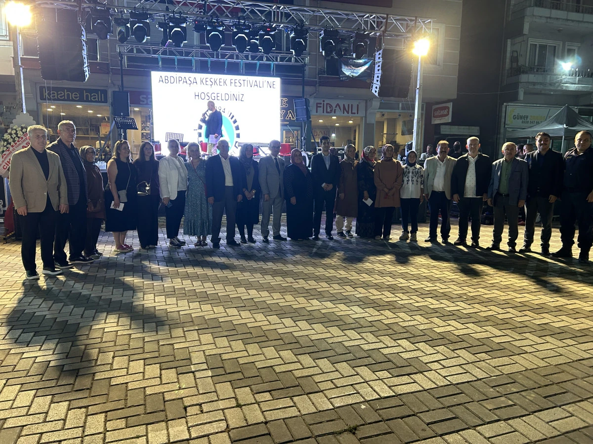 Abdipaşa  Belediye Başkanı Yaşar D&ouml;nmez'in festival coşkusu yaşattı