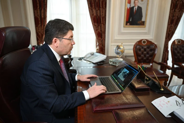 Adalet Bakanı Tun&ccedil;, AA'nın "Yılın Kareleri" oylamasına katıldı