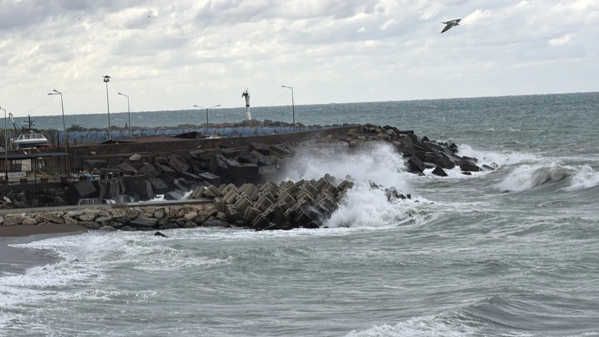 Akçakoca’da fırtına etkili oluyor