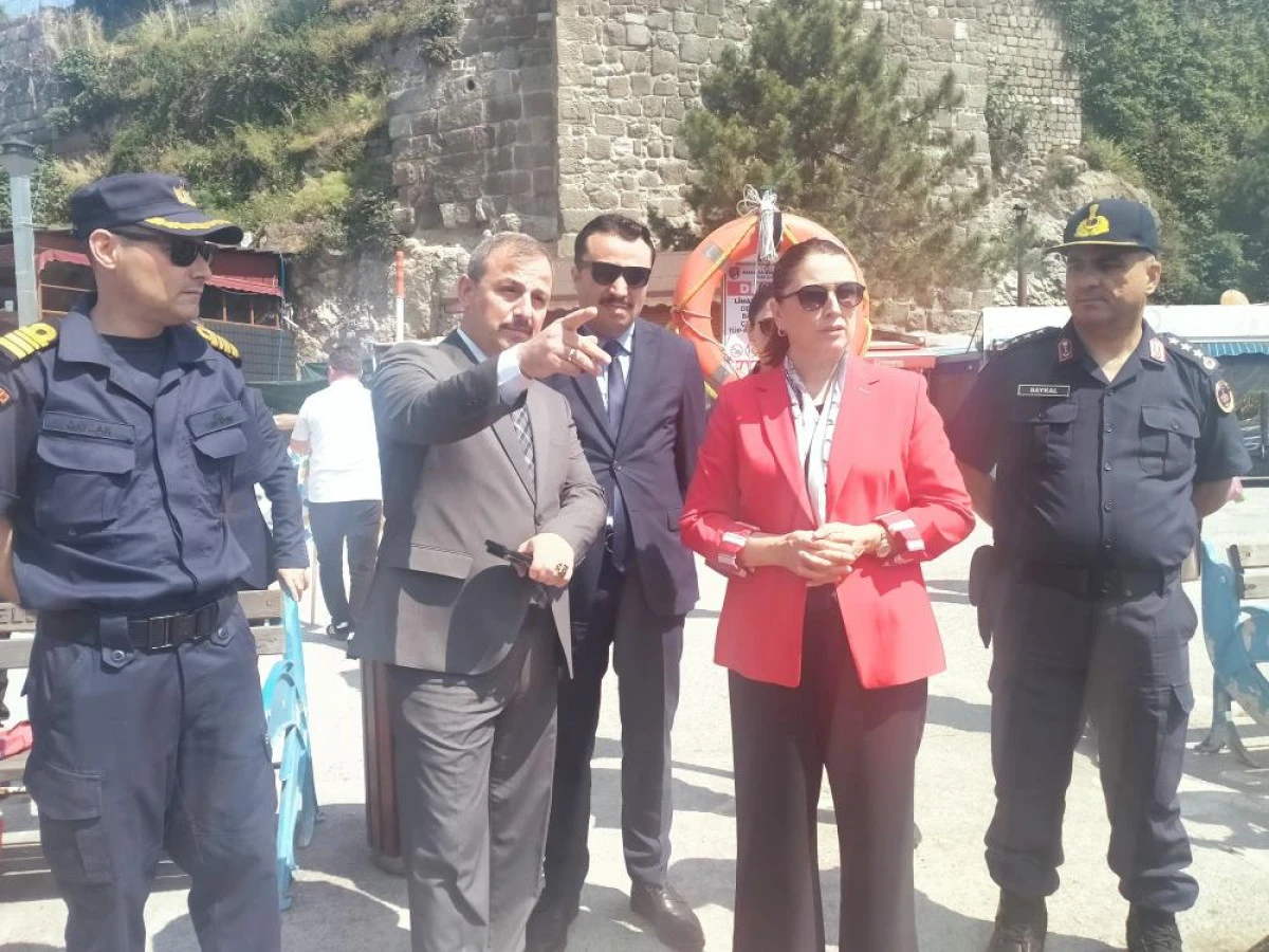 Amasra'da dalgıçlar limandaki çöpleri temizledi