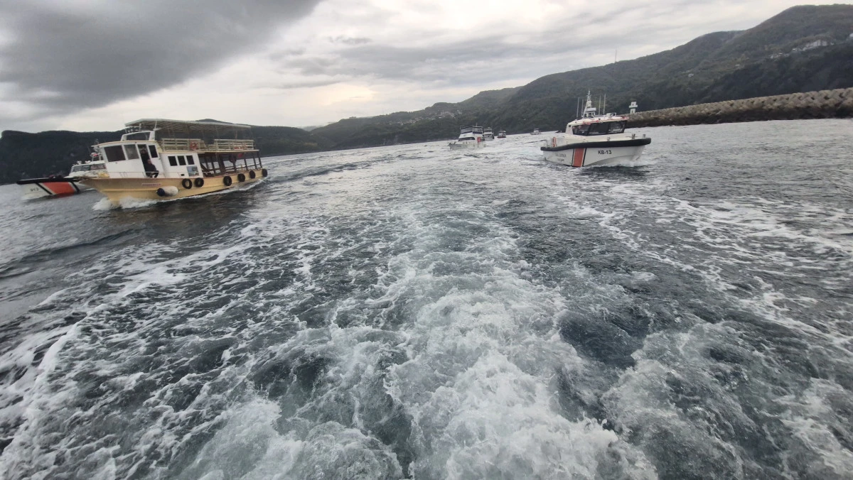 Amasra'da Sahil Güvenlik'ten muhteşem Cumhuriyet Bayramı gösterisi