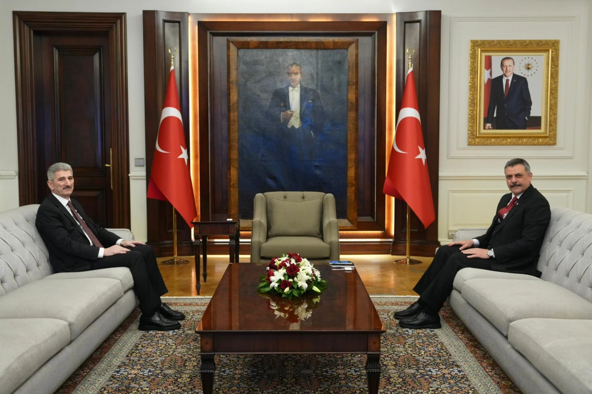 Bakan  Mustafa &Ccedil;ift&ccedil;i, Anayasa Mahkemesi &Uuml;yesi Muhterem İnce'yi Makamında Ağırladı