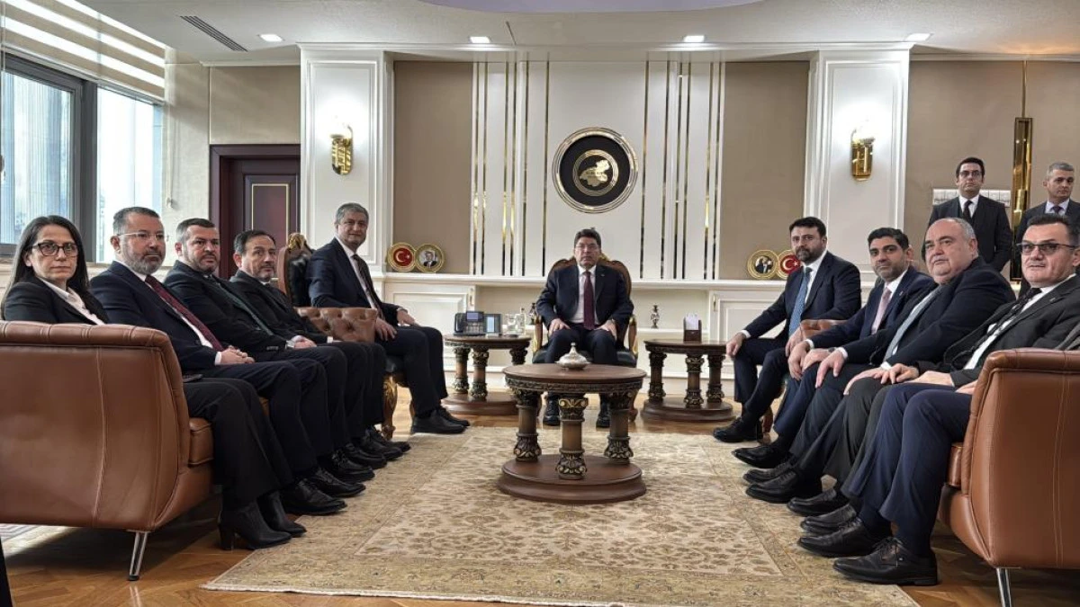  Bakan Tun&ccedil;: "18 yaş altı &ccedil;ocukların su&ccedil;tan uzak tutulması i&ccedil;in yasal d&uuml;zenleme &ouml;n&uuml;m&uuml;zdeki g&uuml;nlerde yapılacak