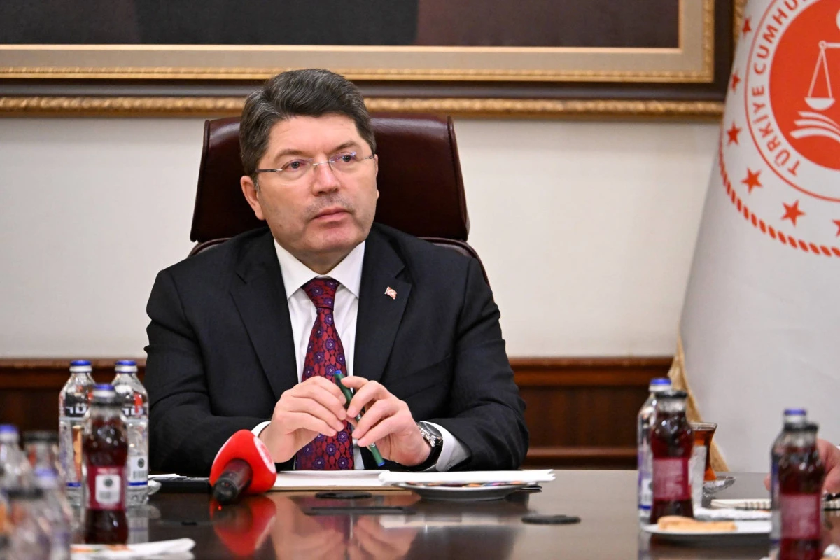 Bakan Tun&ccedil; Atlas &Ccedil;ağlayan'ın babası ile g&ouml;r&uuml;şt&uuml;: 'Sonuna kadar takip&ccedil;isiyiz