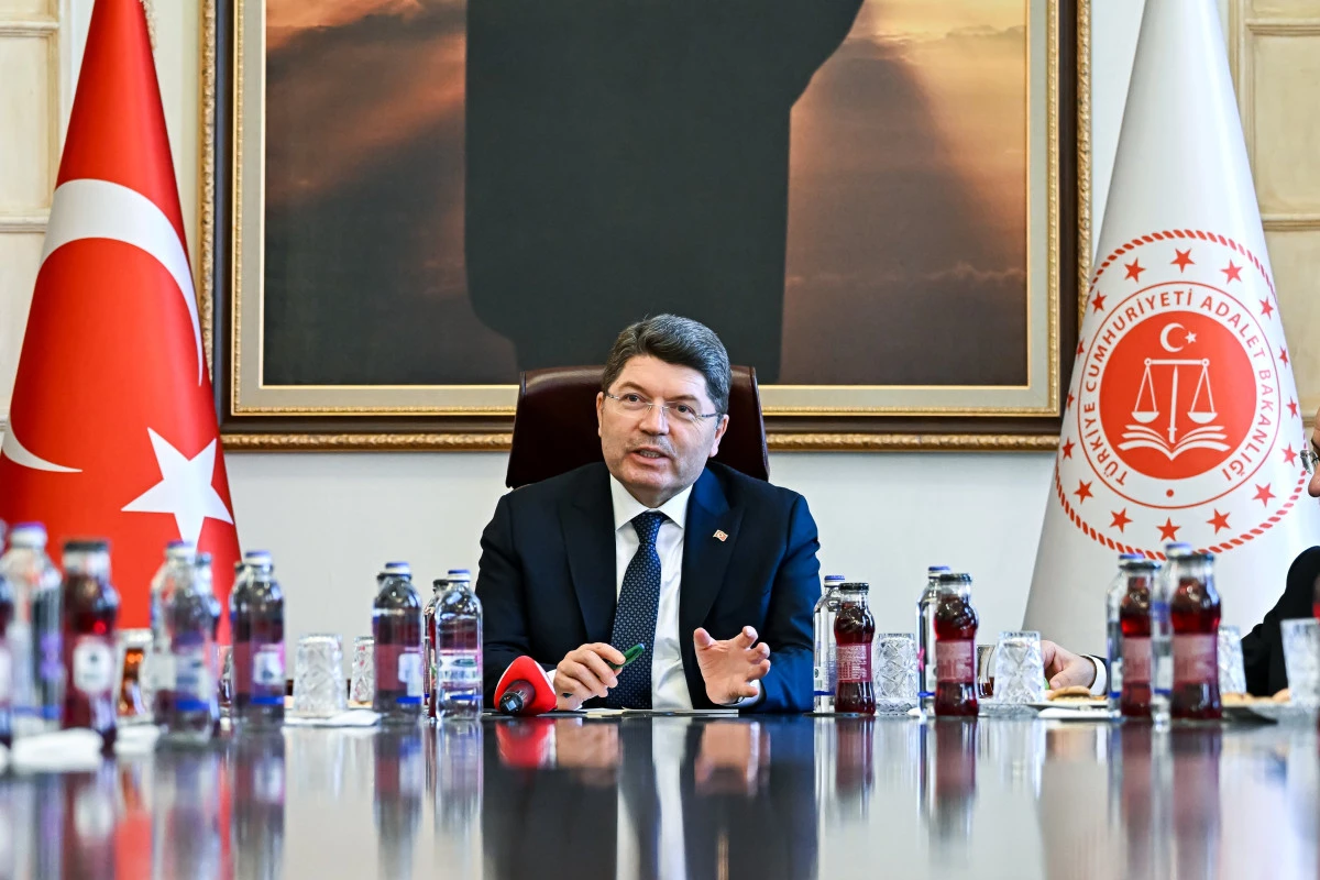 Bakan Tun&ccedil;: Sınır hattında bayrağımıza y&ouml;nelik al&ccedil;ak girişim hakkında soruşturma başlatıldı