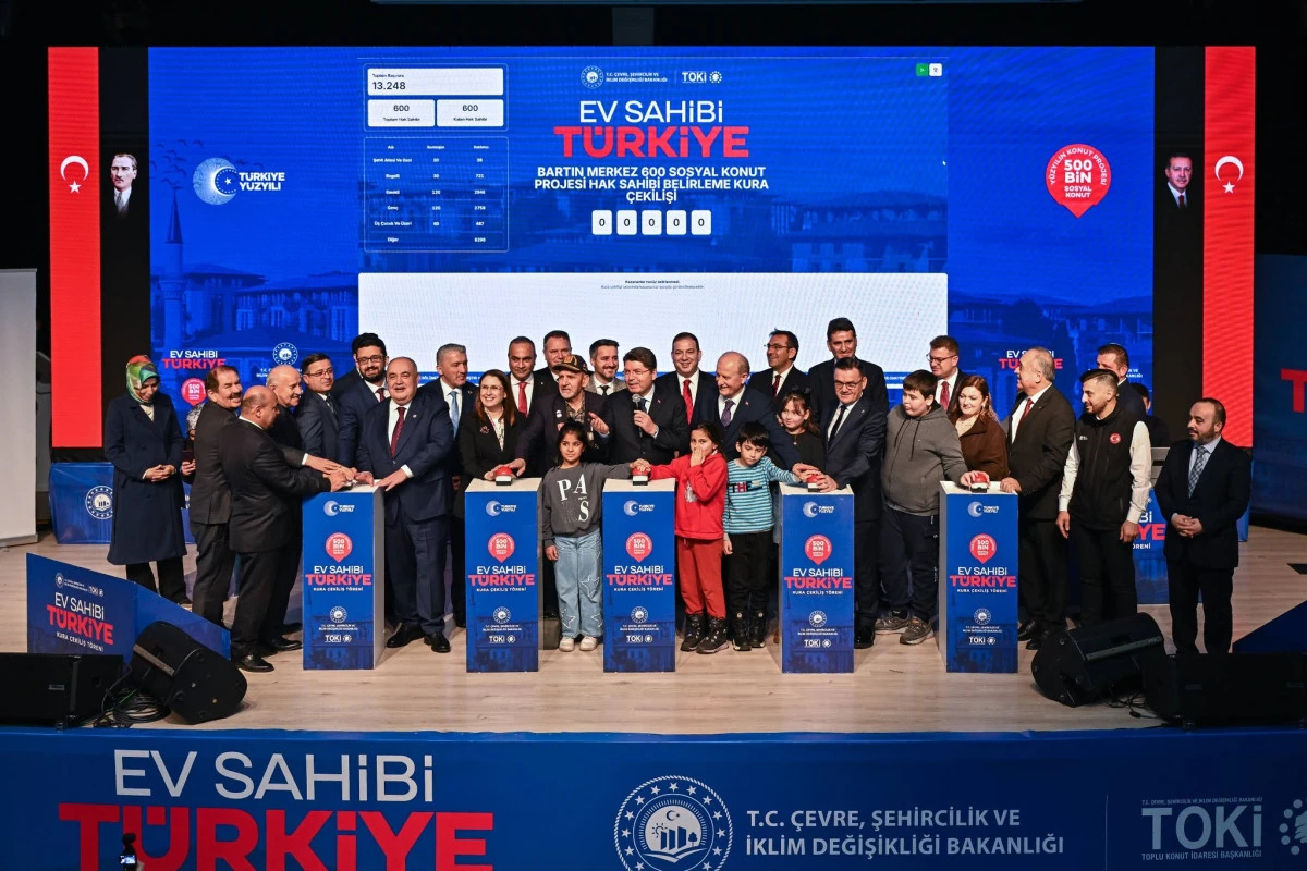  Bakan Yılmaz Tun&ccedil;, memleketinde TOKİ kurasına katıldı