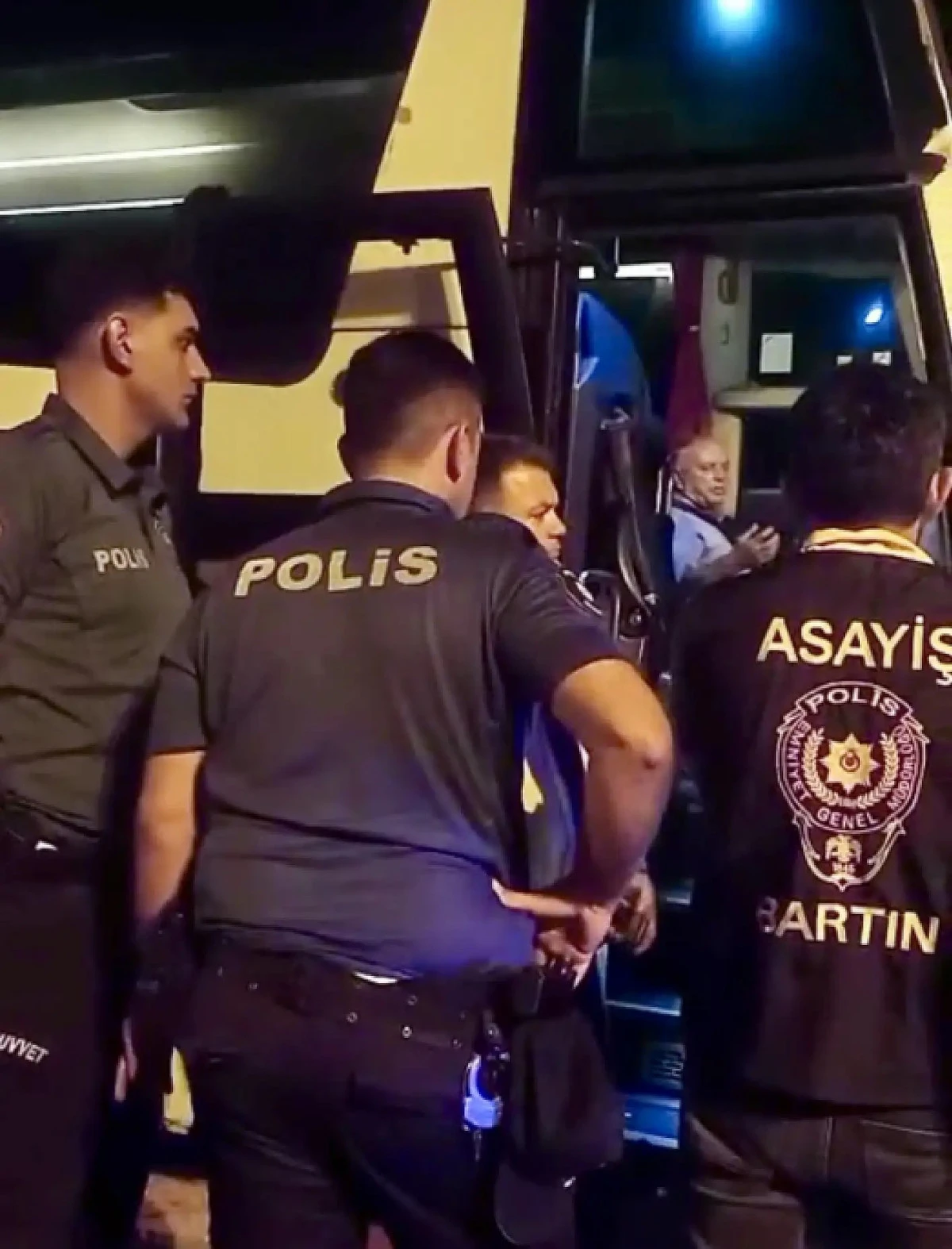 Bartın girişinde yolcu otob&uuml;s&uuml; durduruldu