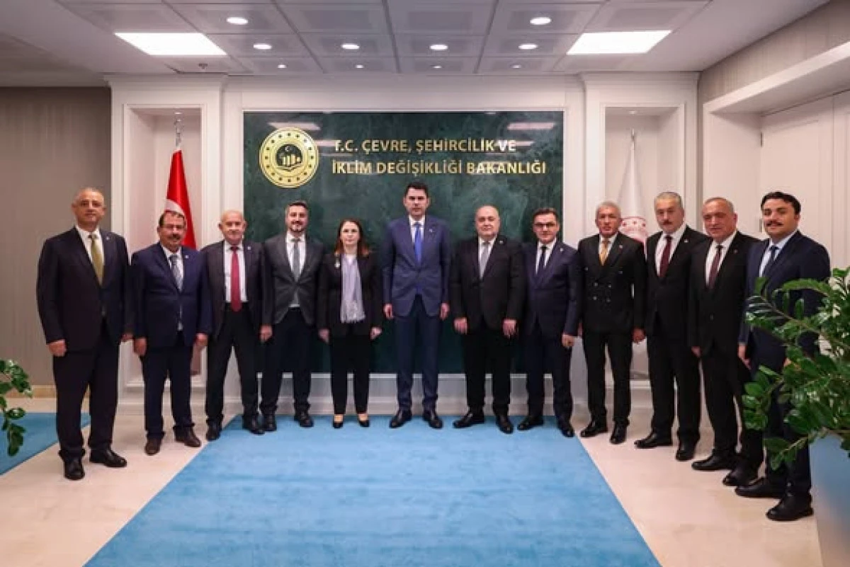Bartın Heyeti Bakanı Murat Kurum'u ziyaret etti