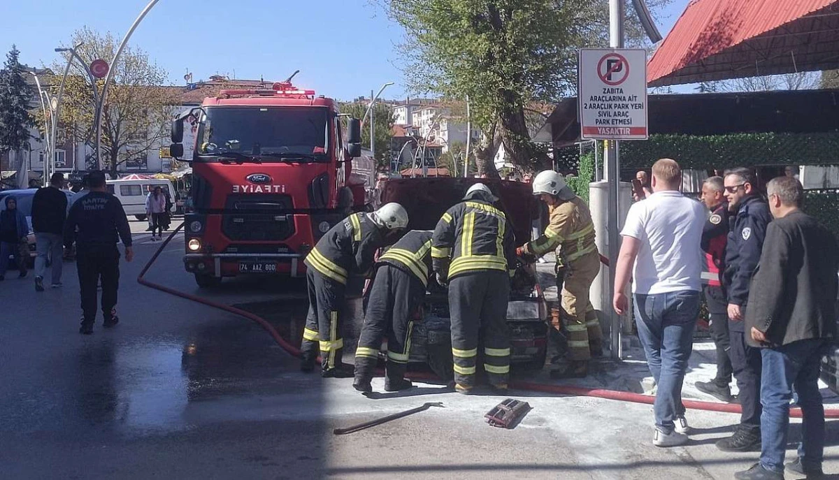 Bartın Merkezde otomobil alevaldı