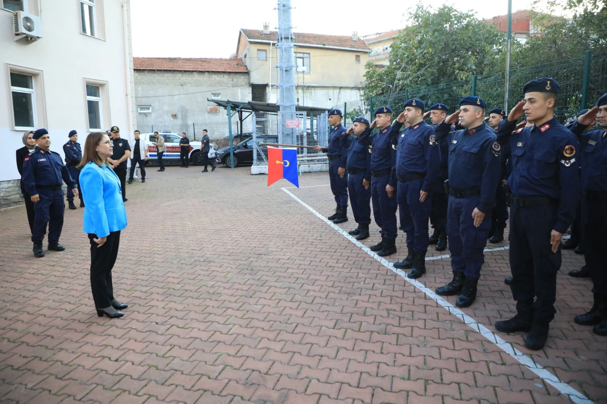 Bartın Valisi Dr. Nurta&ccedil; Arslan, Kurucaşile'de kaymakamlık, emniyet ve jandarma birimlerini ziyaret  etti