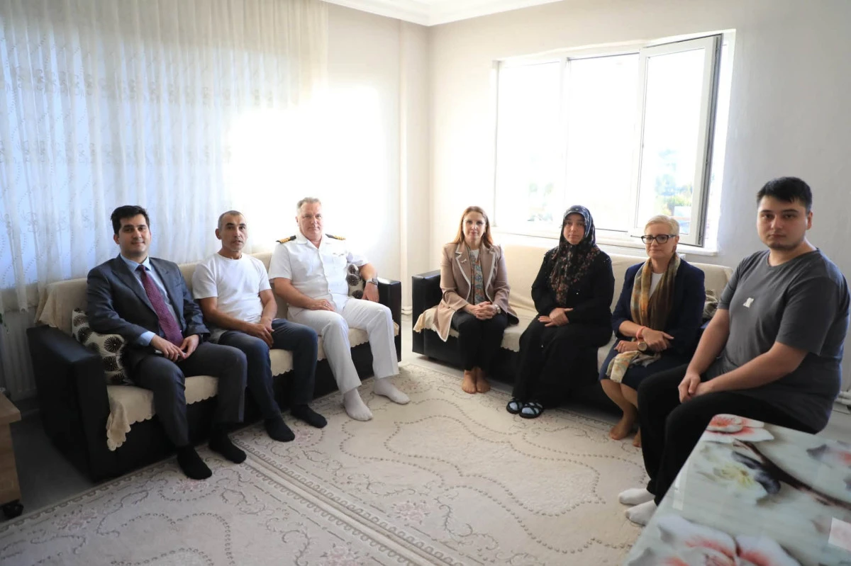 Bartın Valisi Dr. Nurta&ccedil; Arslan, şehit ailelerini ziyaret  edtti