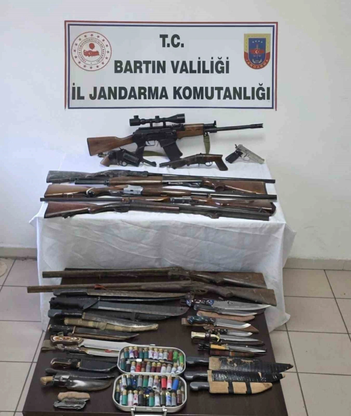 Bartın&rsquo;da bir evde cephanelik gibi ev