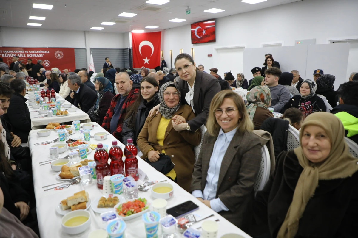 Bartın&rsquo;da Ramazan ayının ilk iftar sofrasında il protokol&uuml; ile şehit aileleri ve gazileri buluştu