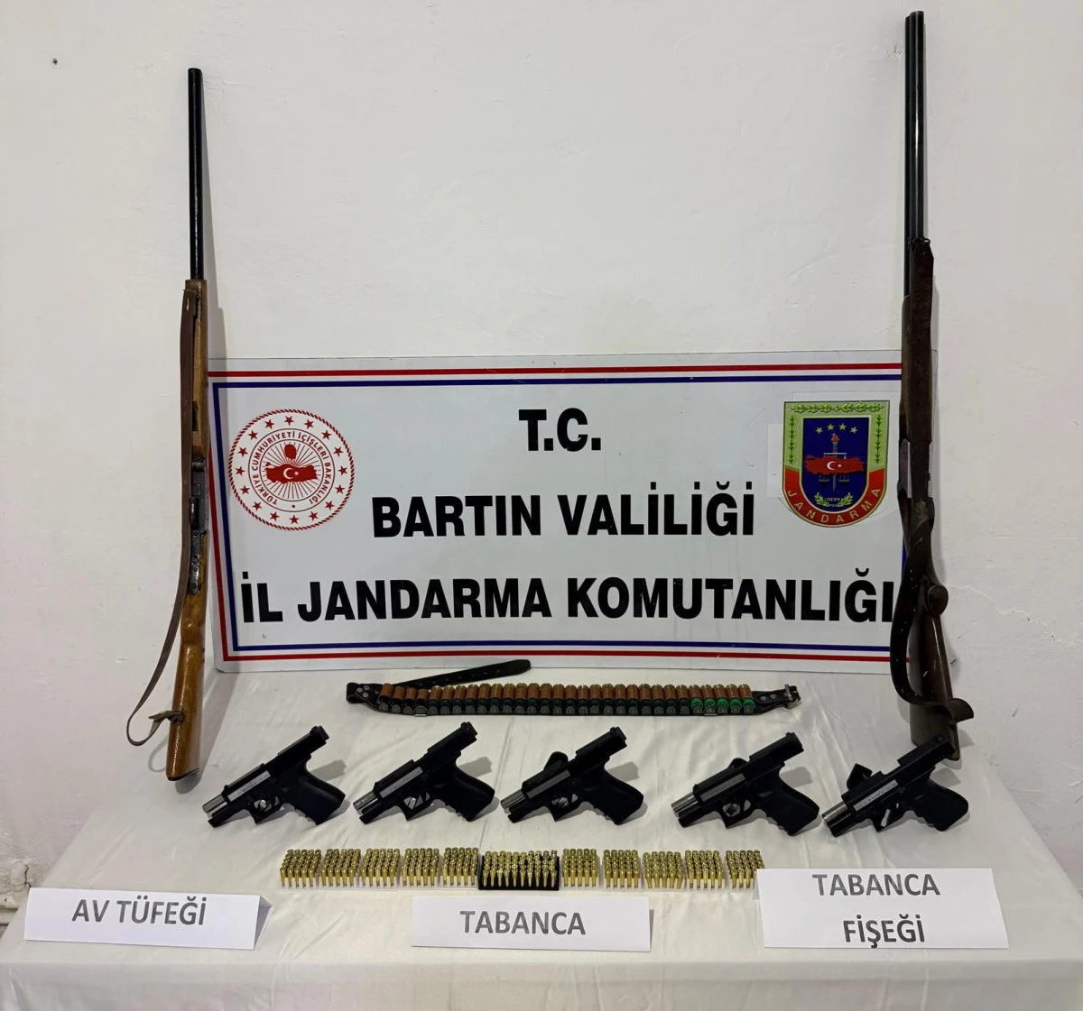 Bartın'da silah ka&ccedil;ak&ccedil;ılığı operasyonu
