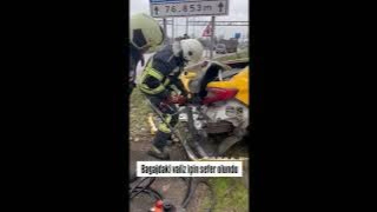 Bartın'da tırın arkadan &ccedil;arptığı taksi ağır hasar aldı