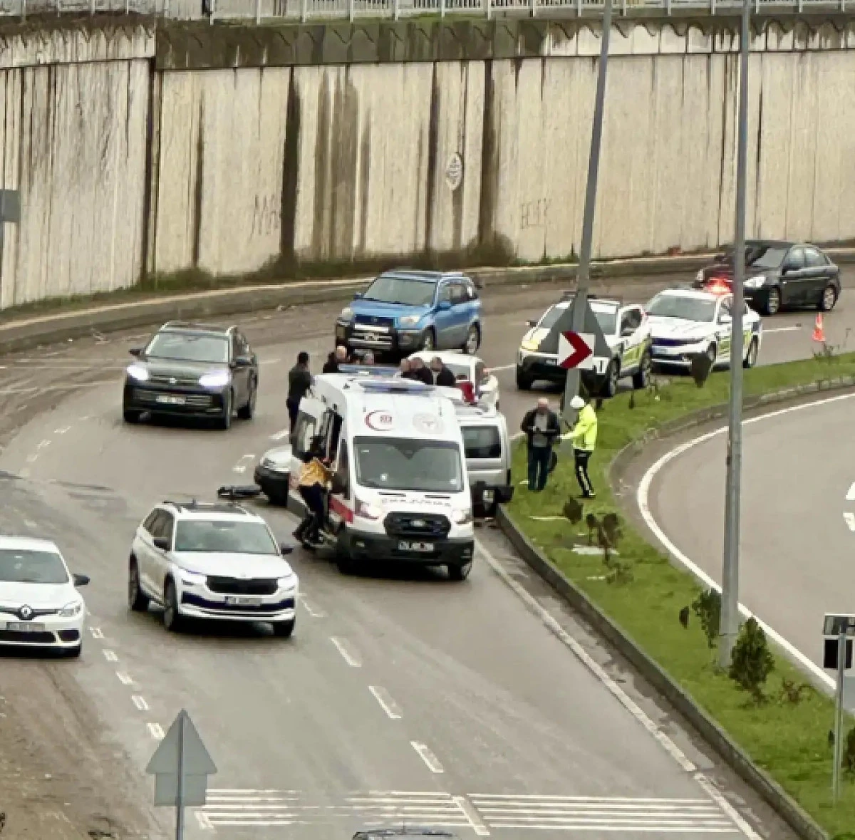 Bartın'da Trafik Kazası: 3 Ara&ccedil; Hasar oluştu