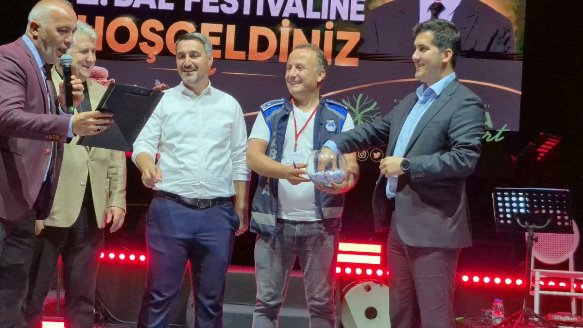 Bartın'ın Kumluca Beldesinde 2'ncisi d&uuml;zenlenen Bal Festivali D&uuml;zenlendi