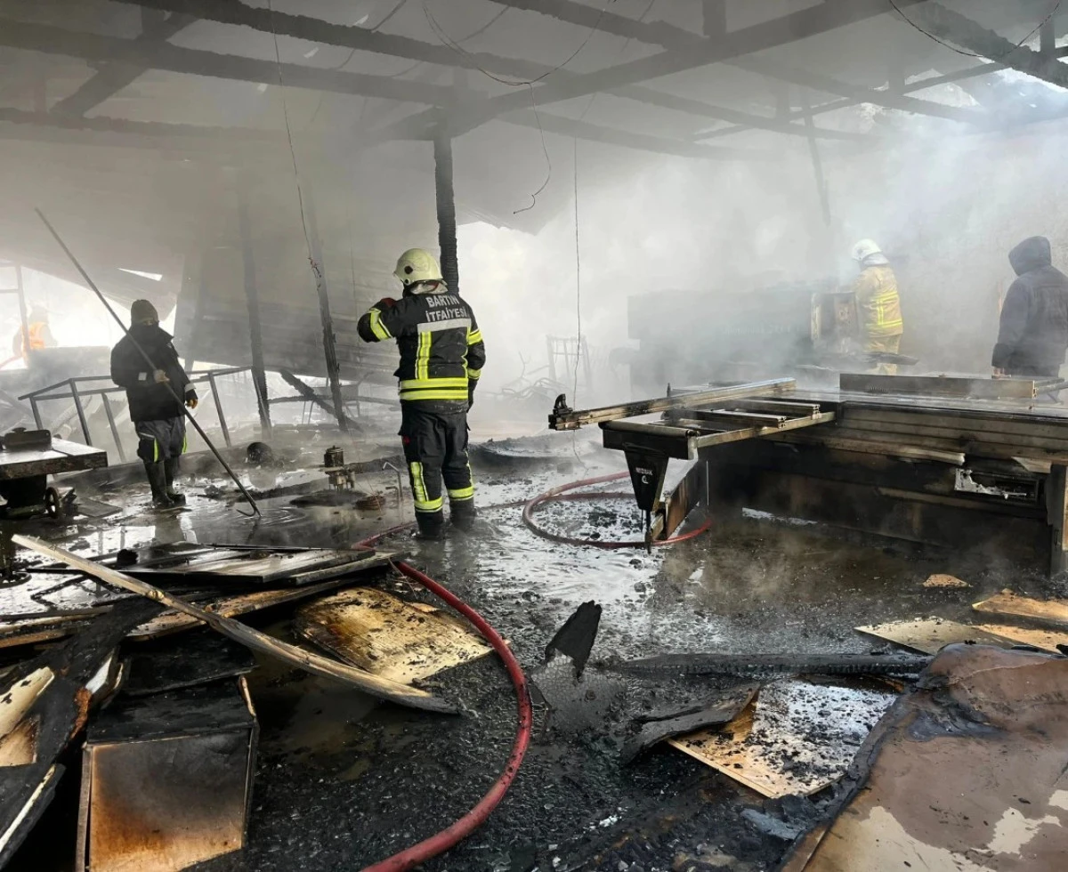 Bartın'ın Ulus il&ccedil;esinde &ccedil;ıkan yangına İtfaiye ekipler m&uuml;dahale etti