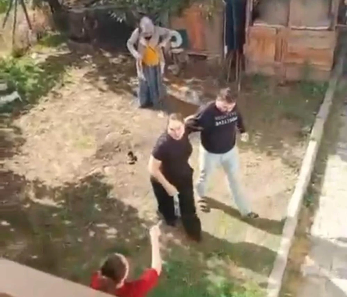 Bir şahıs annesini ve kız kardeşini darbetti