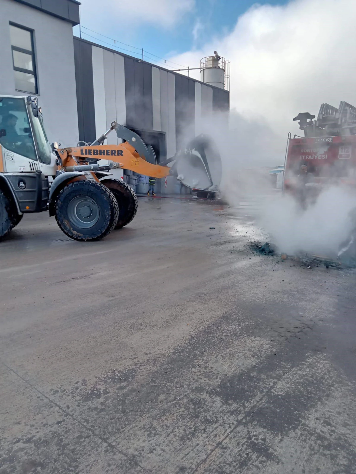 Bolu&rsquo;da fabrika yangını b&uuml;y&uuml;meden s&ouml;nd&uuml;r&uuml;ld&uuml;