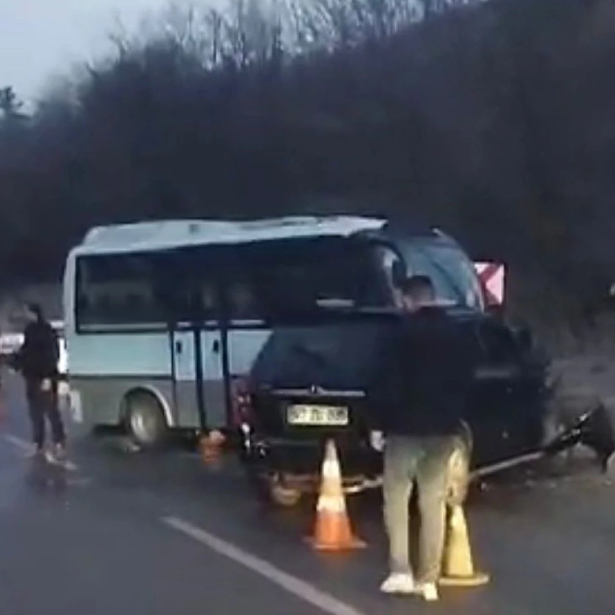 Buzlanma nedeniyle &uuml;&ccedil; ayrı kaza: 10 yaralı