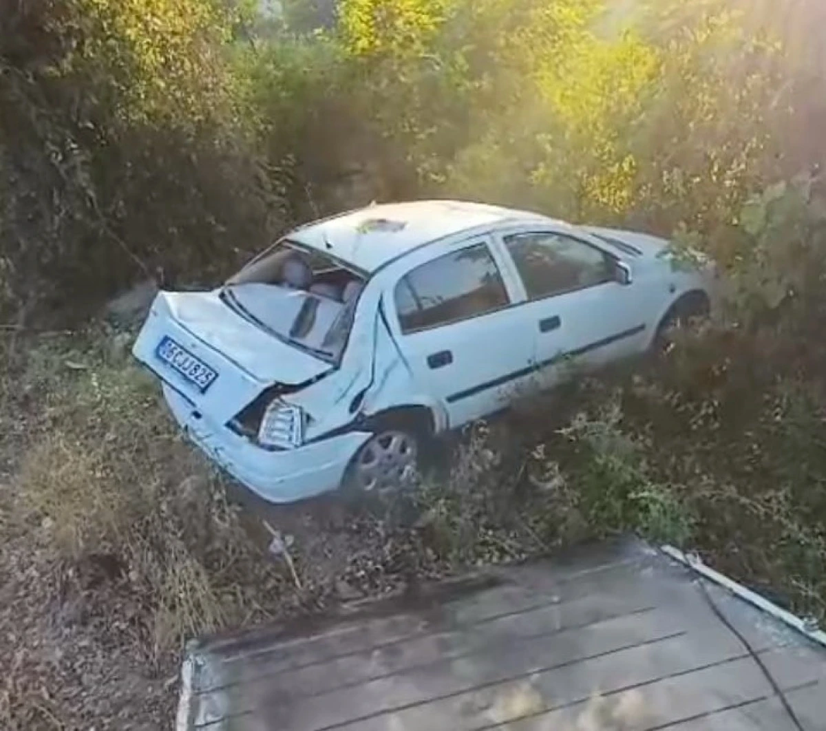 Çaycuma'da otomobil direksiyon hakimiyetini kaybetti, şarampole uçtu