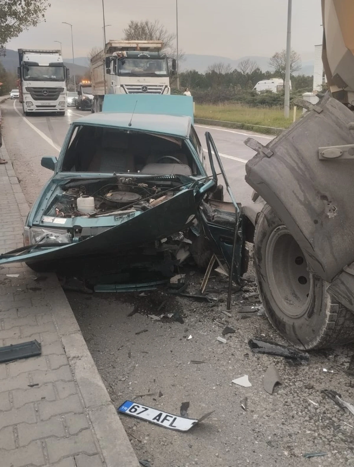 Çaycuma'da tır, otomobile çarptı; 1 yaralı