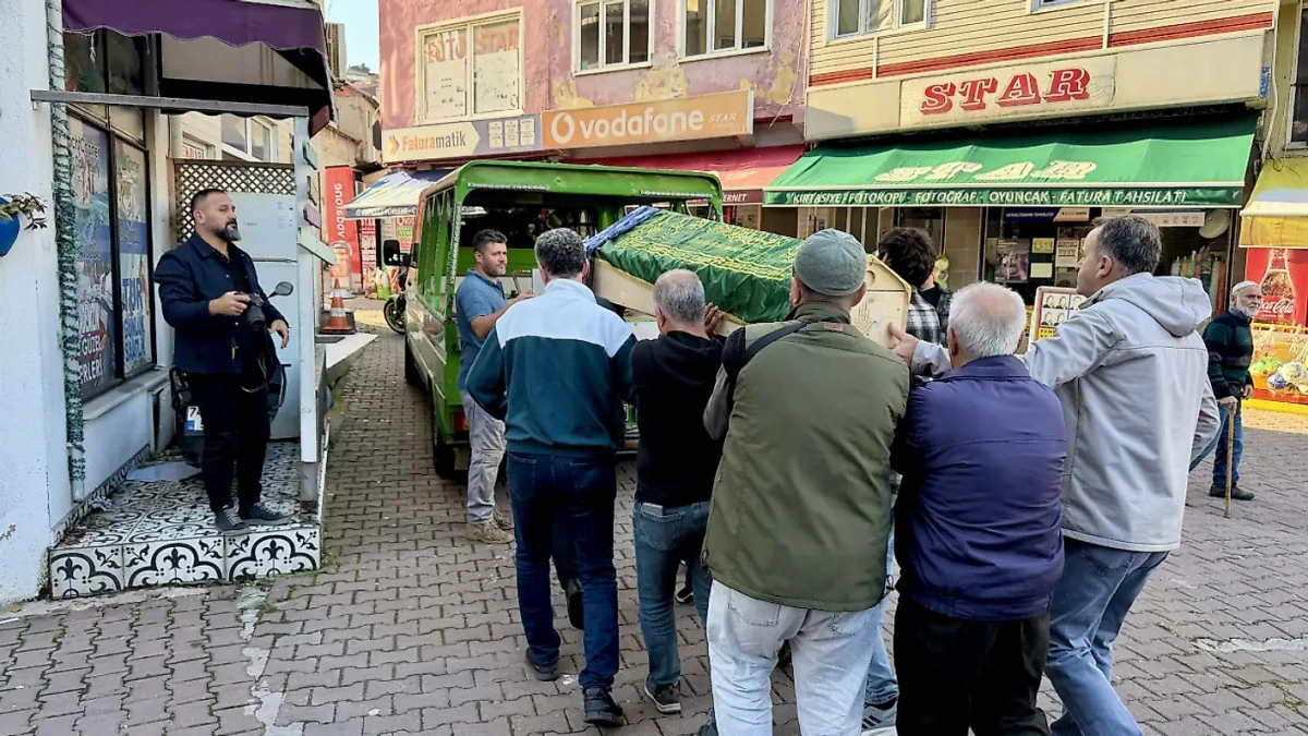 &Ccedil;&ouml;ken Evin Altında kalan Kadın; Bartın'da Toprağa Verildi
