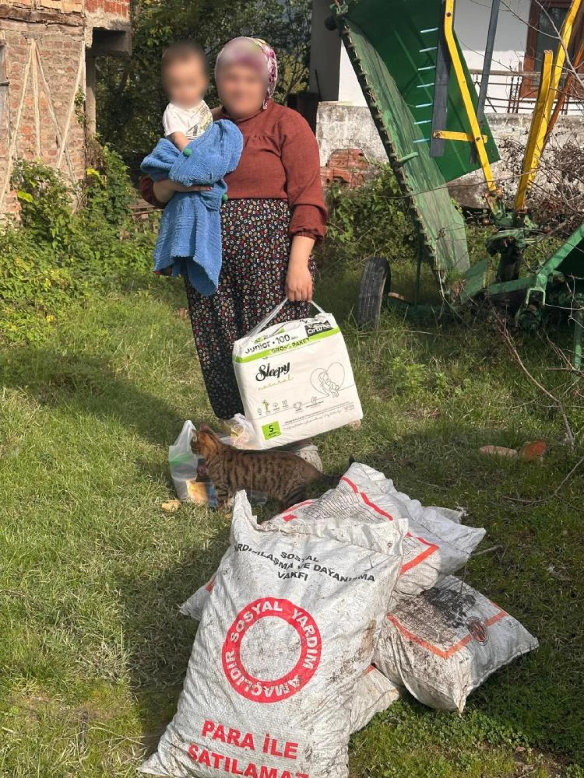 Eşiyle tartışarak ırmağa atlayan şahsa gıda yardımı