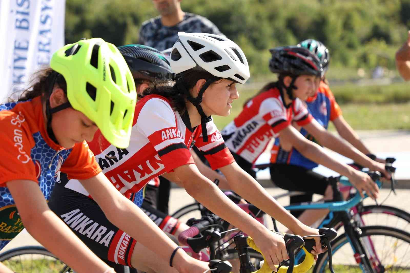 BARÜ, bisiklette bölgesel yol yarışlarına ev sahipliği yaptı