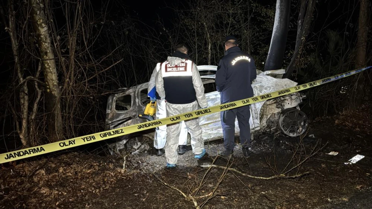 Feci kaza Sürücü araçta yanarak hayatını kaybetti