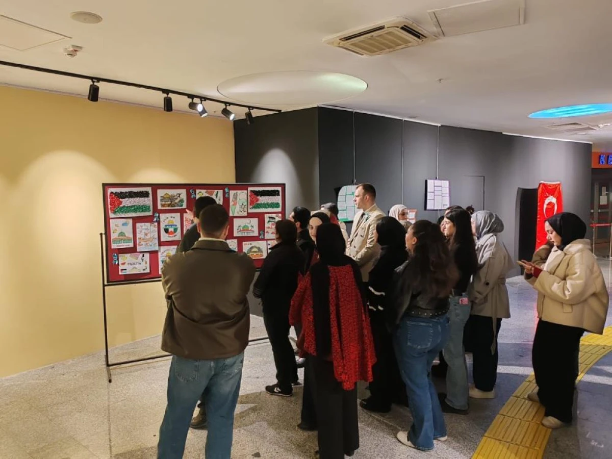 Filistin&rsquo;i anlatan resimlerin yer aldığı sergiye b&uuml;y&uuml;k ilgi