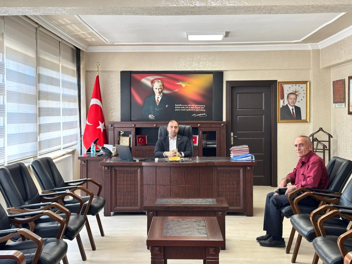 Gazeteci Mustafa Kurt, Ulus Kaymakamı Fırat Kadooğlu'nu ziyaret etti. 