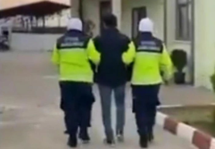 Hız sınırını aşan motosiklet s&uuml;r&uuml;c&uuml;s&uuml; yakalandı