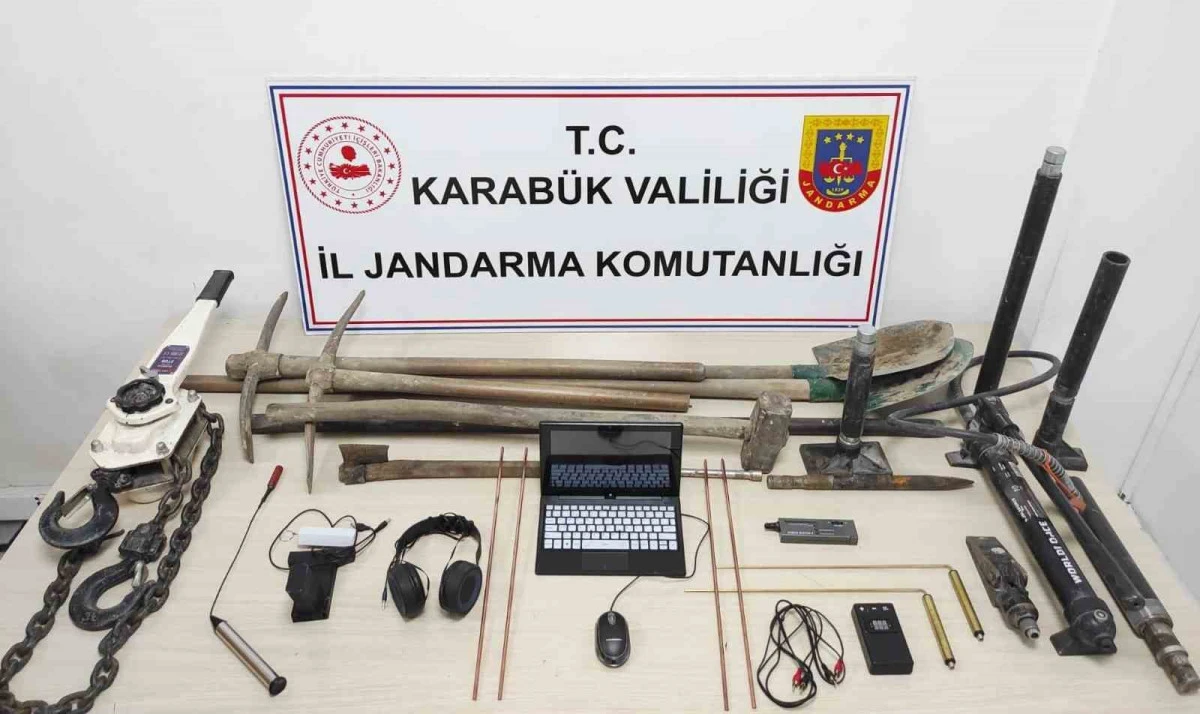 jandarmadan ka&ccedil;ak kazı ve uyuşturucu operasyonu