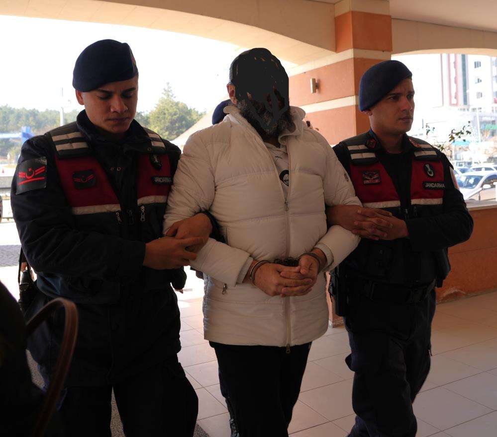  KAFES-45 Operasyonu'nda gözaltına alınan örgüt lideri adliyeye sevk edildi