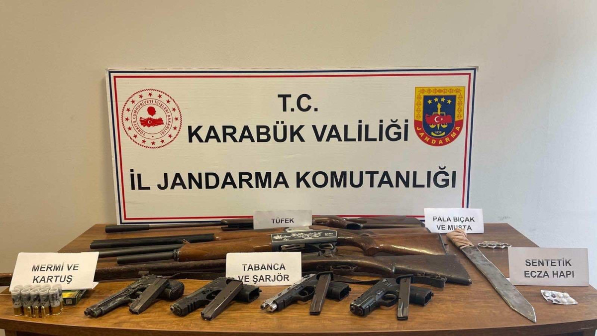 Karabük'te adli aramada çok sayıda silah ele geçirildi