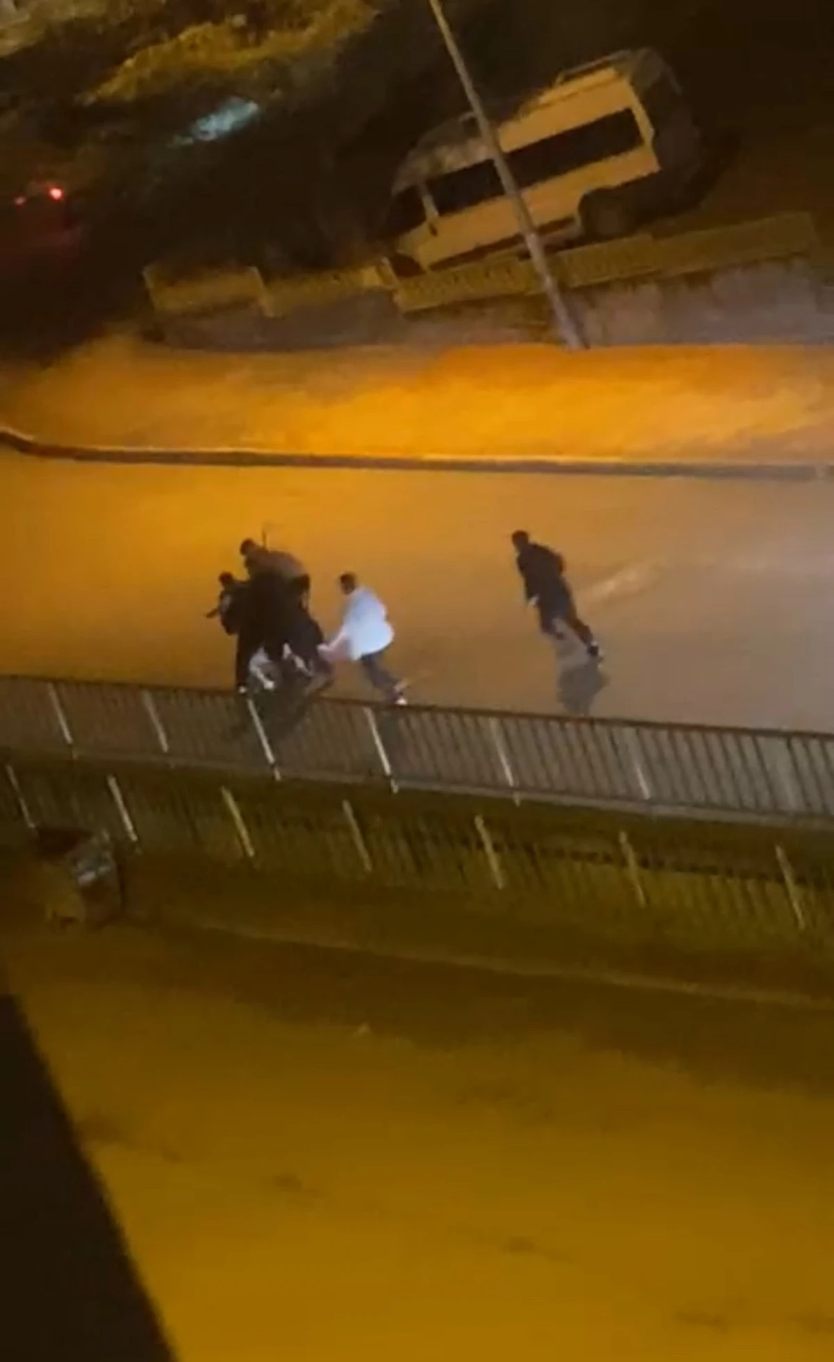 Karab&uuml;k&rsquo;te bir gen&ccedil;, 4 kişi tarafından b&ouml;yle darbedildi