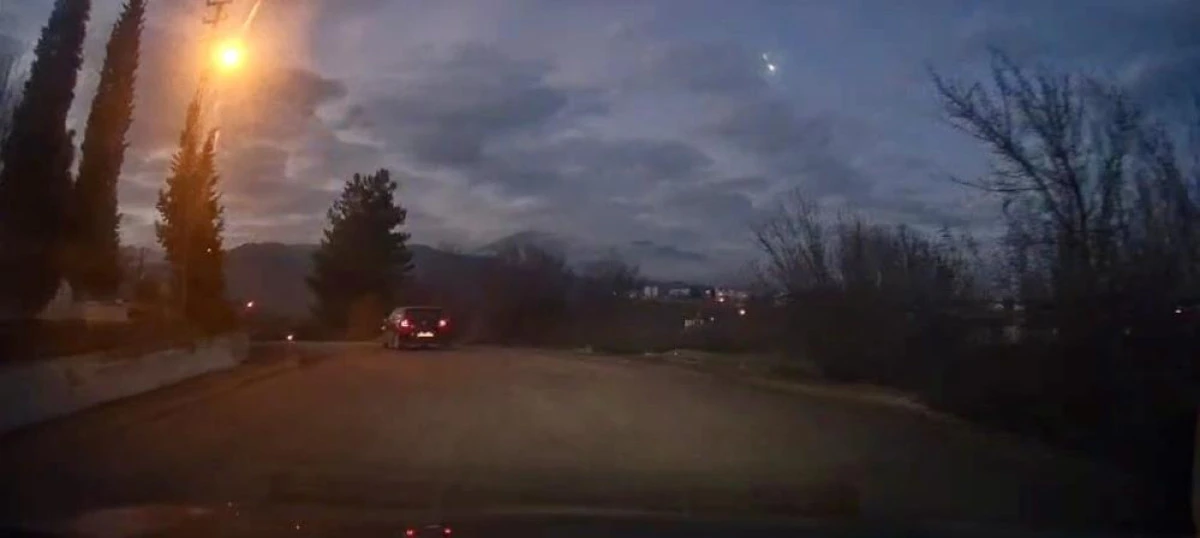 Karabük'te gökyüzünü bir anda aydınlatan cisim kamerada