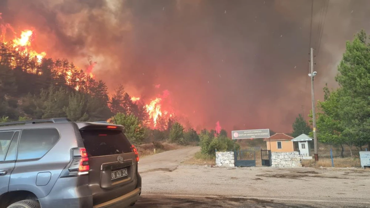 Karabük'te orman yangınında iki mahalle tahliye edildi
