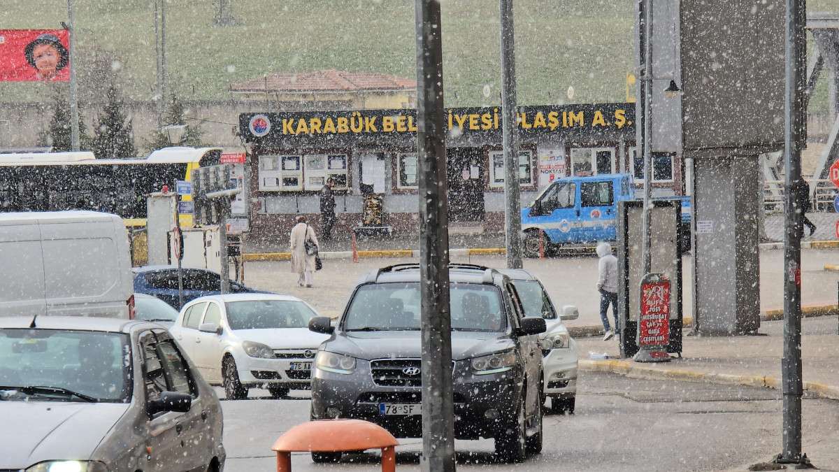 Kış ayında yağmayan kar Bahar ayında geldi