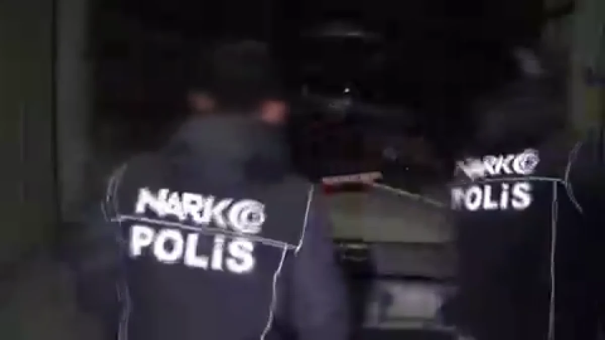  K&uuml;&ccedil;&uuml;k&ccedil;ekmece'de  527 kilo skunk ele ge&ccedil;irildi