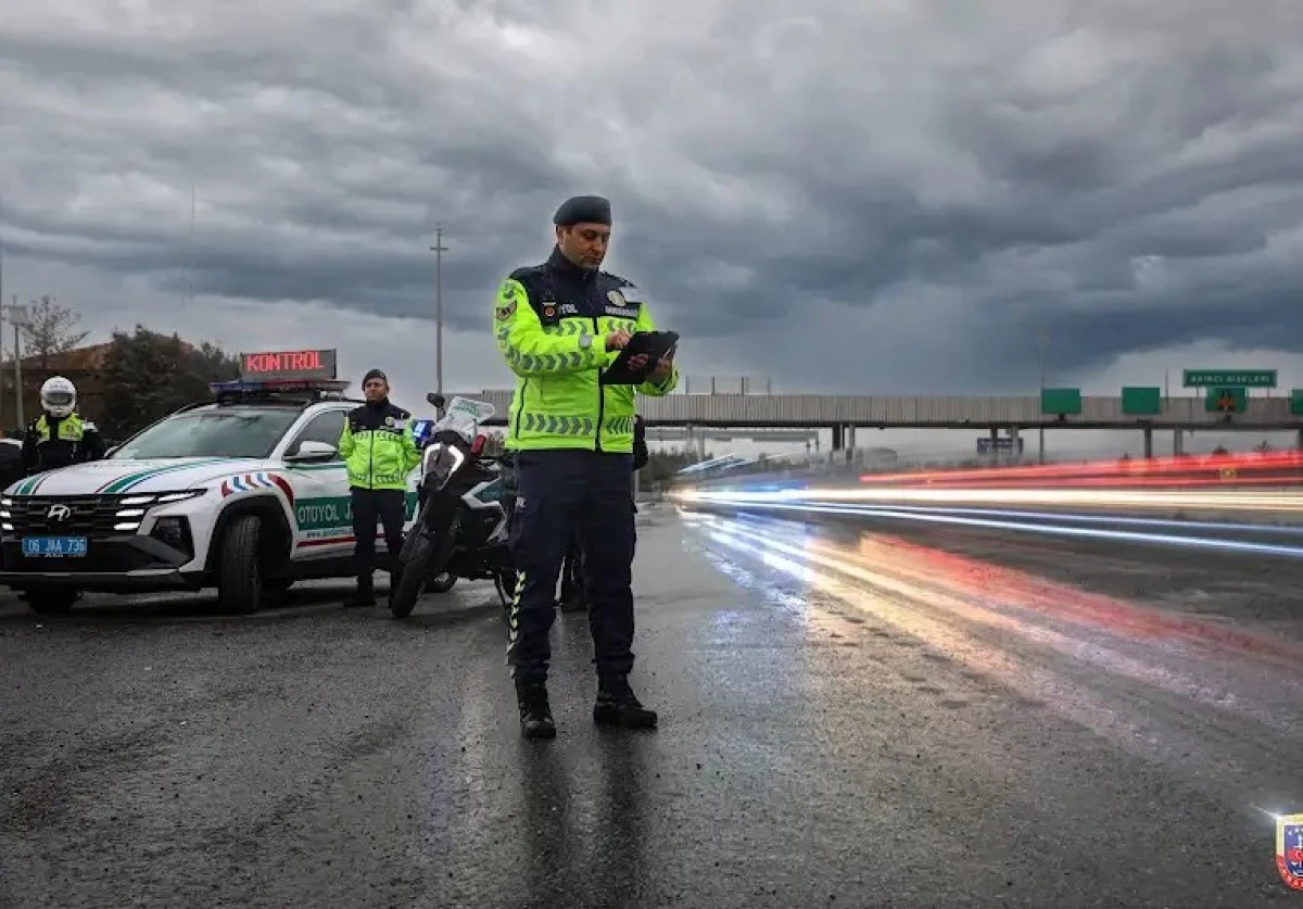 Otoyolunda 3 bin 544 araca ceza yazıldı