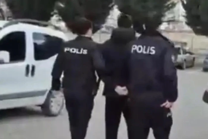 Polisinden "alb&uuml;m" operasyonu