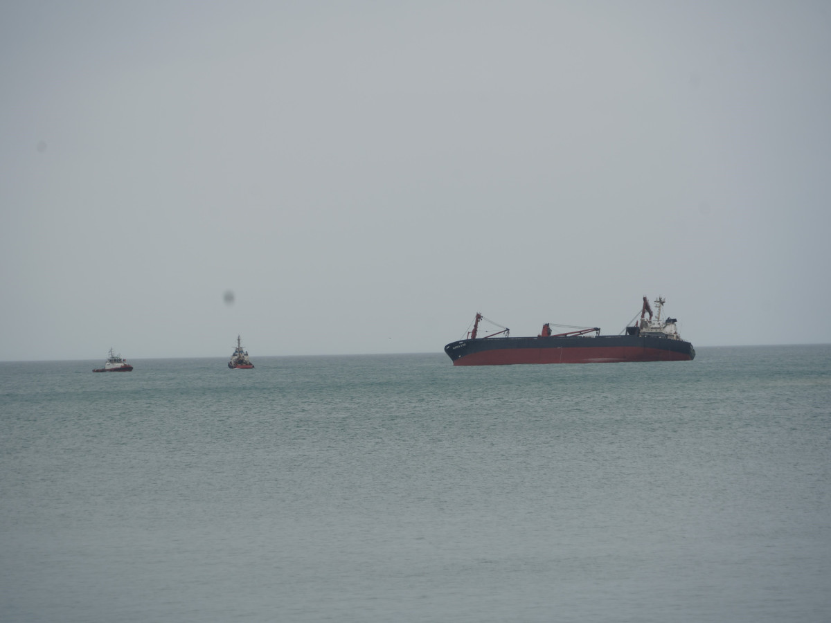 Romanya’dan Kastamonu’ya kadar sürüklenen yük gemisi, limana çekildi