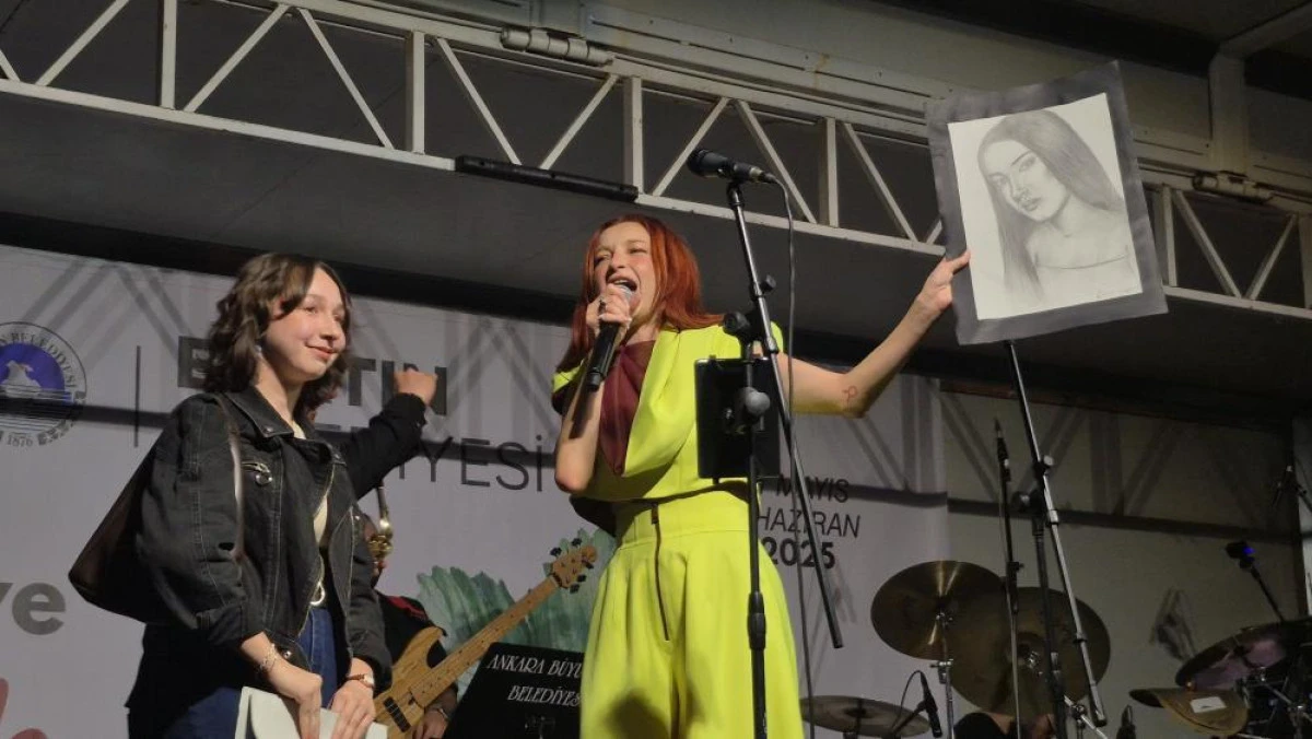 Sahnede evlilik teklifi