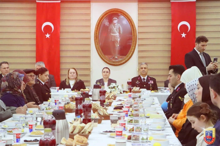 Şehit ailesinden iftar yemeği